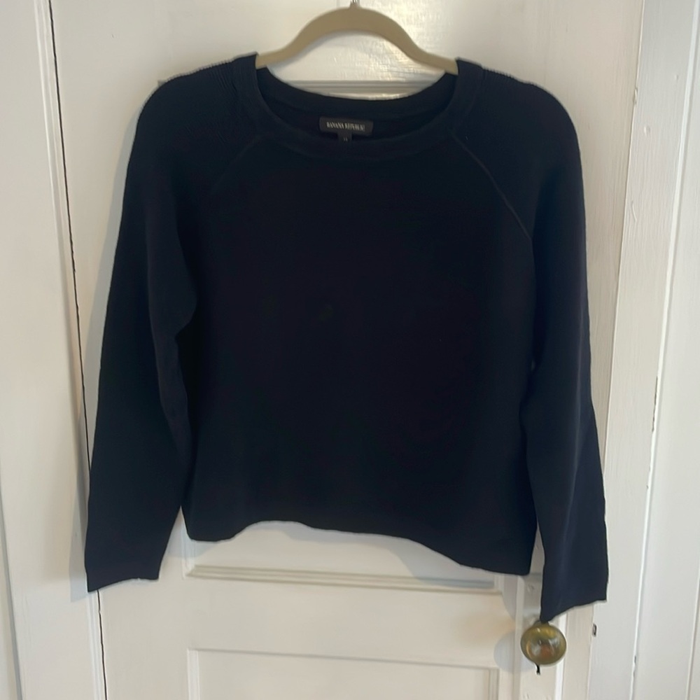 Banana Republic M black cropped crewneck textured stripe sweater, gently worn
